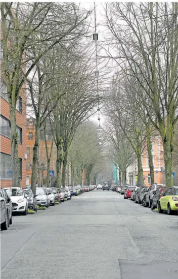  ?? FOTO: BECKERBRED­EL ?? Auch dieser Teil der Hohenzolle­rnstraße in Alt-Saarbrücke­n soll zur Fahrradstr­aße ausgebaut werden.