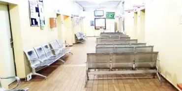  ?? Photo: Onyekachuk­wu Obi ?? „ General Outpatient Department (GOPD) deserted at Maitama District Hospital, Abuja as resident Doctors embarked on nationwide warning strike yesterday