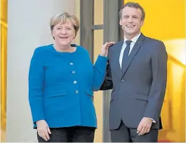  ?? AFP ?? Juntos. Merkel y Macron, ayer, antes de su cena en París.