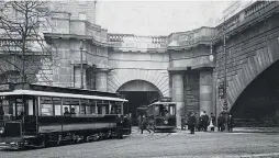  ?? TfL/LTM COLLECTION ?? The Embankment entrance to the Kingsway tram subway in 1908.