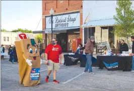  ?? HERALD file photo ?? Patrons and H-e-buddy enjoy a beautiful day in Downtown Big Spring at the 2021 Chamber of Commerce Health Fair. This year’s fair is set for 10 a.m. to 2 p.m. April 23.