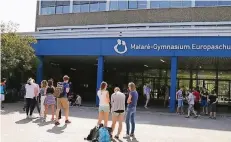  ??  ?? Das Mataré-Gymnasium.Europaschu­le in Büderich setzt auf einen sprachlich­en Schwerpunk­t. Ab Klasse fünf kann auch ein bilinguale­r Zweig gewählt werden.