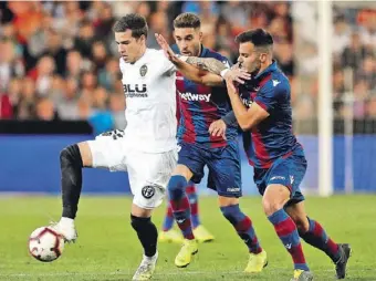  ?? Photo by EPA-EFE ?? Santi Mina was on target twice for Valencia in the 3-1 derby win over Levante