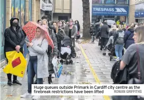  ?? ROWAN GRIFFITHS ?? Huge queues outside Primark in Cardiff city centre as the firebreak restrictio­ns have been lifted