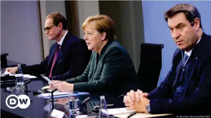  ??  ?? La canciller Angela Merkel, el jefe de Gobierno de Baviera, Markus Söder (der.) y Michael Müller, alcalde mayor de Berlín.