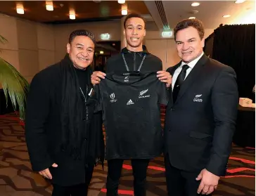  ??  ?? Breakers recruit RJ Hampton is presented with an All Blacks jersey at Eden Park by Sir Michael Jones and Eroni Clarke.