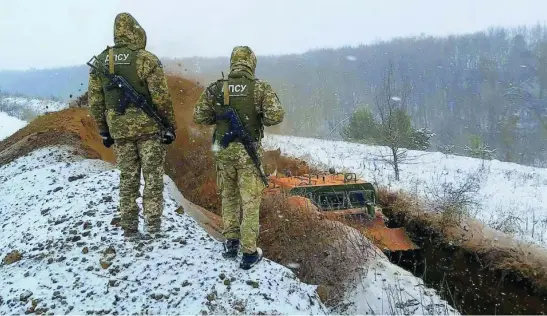  ?? AP ?? Soldados ucranianos en la frontera con Rusia el pasado martes