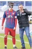  ?? FOTO: MARK BOHLA ?? Norbert Meier (rechts) – hier mit Mario Erb – holte mit Uerdingen einen Punkt.