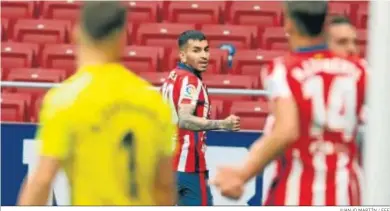  ?? JUANJO MARTÍN / EFE ?? El argentino Correa celebra el primer gol del Atlético al Huesca.