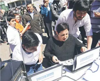  ??  ?? ► Beatriz Sánchez en Concepción, promoviend­o plebiscito.