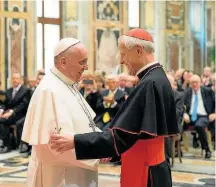  ?? AP ?? V e rg o n h a . O papa com o cardeal Donald Wuerl nos EUA