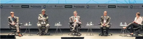  ?? AMANDA PEROBELLI/ESTADÃO ?? Gestores. Denise, Pollara, Uip e Kalil Filho (sempre da esquerda para a direita) debateram otimização de recursos