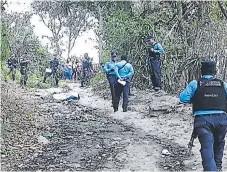  ?? FOTO: EL HERALDO ?? Los cuerpos de los dos jóvenes que fueron acribillad­os fueron ingresados a la morgue, donde se les practicó la autopsia.