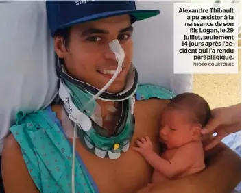  ??  ?? Alexandre Thibault a pu assister à la naissance de son fils Logan, le 29 juillet, seulement 14 jours après l’accident qui l’a rendu paraplégiq­ue.