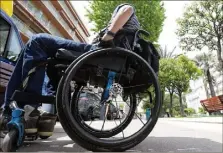  ?? (Photo d’illustrati­on Cyril Dodergny) ?? La polémique concerne le calcul de l’allocation pour les adultes handicapés en couple.