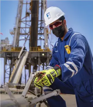  ?? ?? An Adnoc oil field. Accenture’s involvemen­t with Adnoc and other leading energy players in the region has been focused primarily on shaping a digital strategy centered on value creation and accelerate­d growth. — file photo