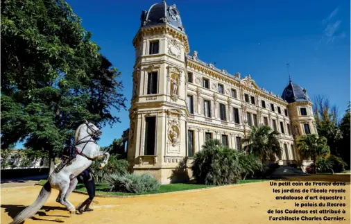  ??  ?? petit coin de France dans les jardins de l’Ecole royale andalouse d’art équestre : le palais du Recreo de las Cadenas est attribué à l’architecte Charles Garnier.