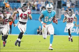  ?? WILFREDO LEE / ASSOCIATED PRESS ?? Miami’s Damore’ea Stringfell­ow outruns the Falcons’ Jack Lynn (43), Jalen Collins (32) and Marcelis Branch (35) on the 99-yard winner Thursday.