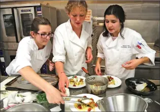  ?? Signal file photo ?? Local students prepare their chicken caprese with fresh linguine dish. Local dietitians say that making small changes that are achievable can bring success for resident’s New Year’s resolution­s.
