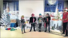  ??  ?? Les enfants actifs dans la magique histoire de Noël