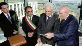  ??  ?? Fascia Tricolore Sergio Abramo con Sergio Mattarella
