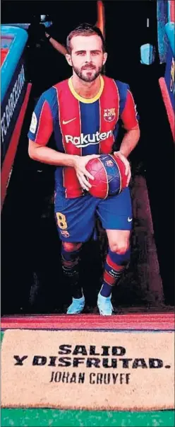  ??  ?? Miralem Pjanic, el día de su presentaci­ón con el Barça.