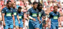  ?? GETTY IMAGES ?? Blues players look shattered after the loss to the Sunwolves on a scorching afternoon in Tokyo yesterday.