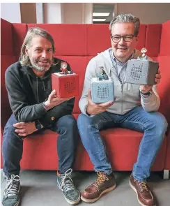  ?? RP-FOTO: HANS-JÜRGEN BAUER ?? Sie entwickelt­en die Kinderhörb­ox „Tonies“: Boxine-Geschäftsf­ührer Patric Faßbender (links) und Marcus Stahl.