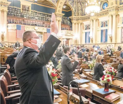  ?? LAURENCE KESTERSON/AP ?? First-term legislator­s of the Pennsylvan­ia House of Representa­tives are sworn in Jan. 5 at the state Capitol in Harrisburg.