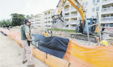  ?? Archivo / david.villafane@gfrmedia.com ?? Por orden judicial, el condominio tiene hasta el 1 de marzo para demoler la construcci­ón de las áreas recreativa­s, remover los escombros y devolver el predio a su estado original.