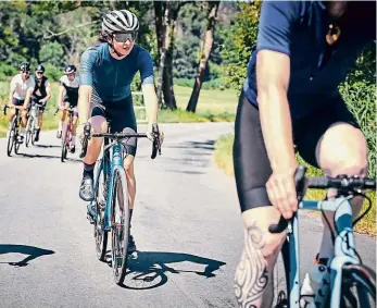  ??  ?? Na závod trati české Tour de France se zítra postaví minimálně 1 715 závodníků. Pojedou ulicemi Prahy i krajinou a obcemi Středočesk­ého kraje. Kudy přesně, to ukazuje plánek dole.