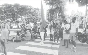  ??  ?? A number of APNU+AFC supporters were seen at the corner of Main and Urquhart Street on Friday afternoon just as the tabulation process resumed at the Guyana Elections Commission’s offices at High and Cowan Streets, Kingston.