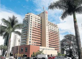  ?? ANDRE DUSEK/ESTADÃO ?? Fachada. Edifício em Brasília onde Bueno mora em apartament­o pertencent­e à mulher dele