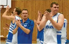  ?? Foto: Fred Schöllhorn ?? TVA-Spielmache­r Alexander Chalusiak (rechts) und Trainer Florian Martini wollen in der kommenden Saison von Beginn an überzeugen.