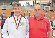  ?? FOTO: TVR ?? Starkes Team: Valentin Meka und sein Trainer Vitaliy Chernous konnten mit dem Abschneide­n bei den Deutschen Meistersch­aften zufrieden sein.