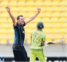  ?? Photo: GETTY IMAGES ?? Yes he Khan: Kyle Mills snares the big wicket of Younis Khan during his impressive spell of 2-29 in New Zealand’s seven-wicket win over Pakistan on Saturday.