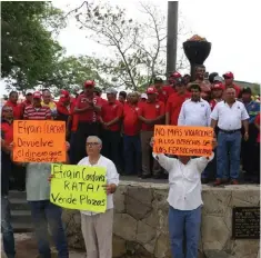  ?? YAZMÍN SÁNCHEZ ?? Sindicatos de Ferrocarri­leros, Telefonist­as, Veladores, Docentes y demás exigieron respeto a sus derechos laborales y rechazan las reformas que les han sido perjudicia­les.