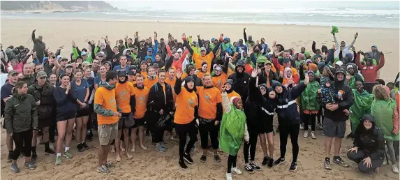  ?? Pictures: SUE MACLENNAN ?? RHINO RUNNERS: Runners and walkers in the 5km event cheer ahead of the start.