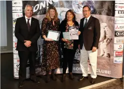  ??  ?? VII Presidents Cup:- Maria del Carmen and Filomena Ponte (1.º Pair Net), with Vasco Horta Correia and José Bessa Gomes.