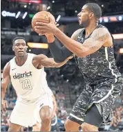  ?? DARREN ABATE — ASSOCIATED PRESS ?? The Spurs’ LaMarcus Aldridge, right, prepares to shoot as the Wizards’ Ian Mahinmi defends on Wednesday night.