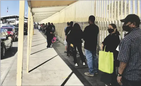  ?? LOANED PHOTO ?? PEDESTRIAN­S WAIT AT THE BORDER TO CROSS to San Luis, Ariz. Beginning Nov. 8 fully vaccinated Mexicans will again be able to make non-essential visits to the United States.