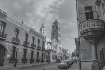  ??  ?? Reliquias. El Centro Histórico de Saltillo es uno de los principale­s atractivos de la ciudad, con su imponente Catedral y antiguas construcci­ones..