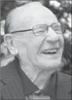  ?? PETER C. MCCUSKER PHOTO ?? Johnny Bower and that famous smile.