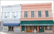  ?? LYNN KUTTER ENTERPRISE-LEADER ?? The State Review Board of Arkansas Historic Preservati­on Program has nominated two commercial districts in downtown Prairie Grove for the National Register of Historic Places. The North Mock Street Commercial Historic District includes these two...
