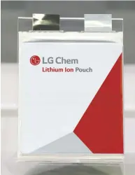  ?? SEONGJOON CHO / BLOOMBERG FILES ?? LG Chem has filed a suit against competitor SK Innovation, and it may affect battery production for
Ford and VW electric vehicles.