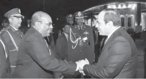  ??  ?? President Abdel Fattah Al-Sisi with Sudanese President Omar Al-Bashir