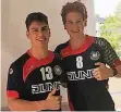  ?? FOTO: PRIVAT ?? Gruß per Facebook an die Heimat: Eloy Morante, Lukas Stutzke (r,.).