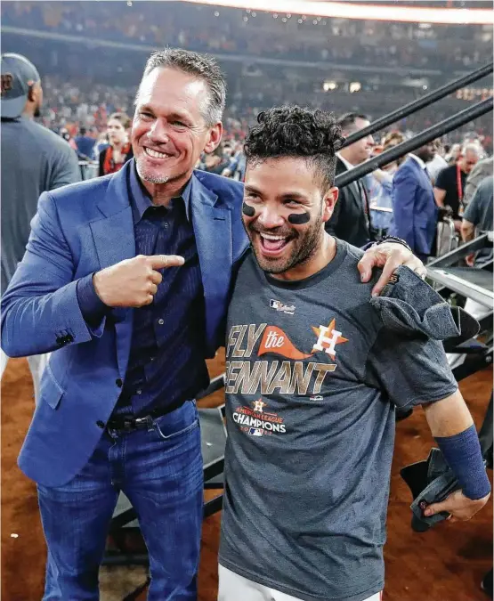  ?? Karen Warren / Houston Chronicle ?? Hall of Famer Craig Biggio made a point to acknowledg­e the greatness of fellow second baseman Jose Altuve after the Astros finished off the Yankees in the ALCS.