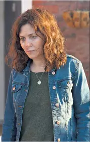  ??  ?? Troubled: Anna Friel as single mother Christina Fitzsimmon­s