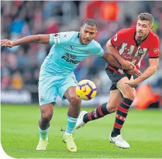  ??  ?? Salomon Rondon and Jack Stephens battle for possession